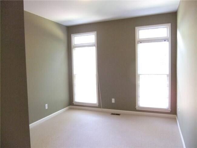 Building Photo - 5060 Gallatree Ln
