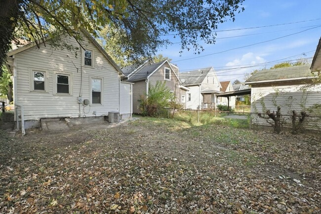 Building Photo - 3-Bed, 2-Bath Home with Large Kitchen & De...