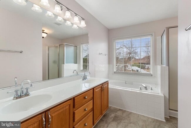 Building Photo - 6910 Governors Grant Ln