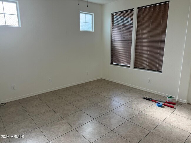 Building Photo - 2043 E Lantana Dr
