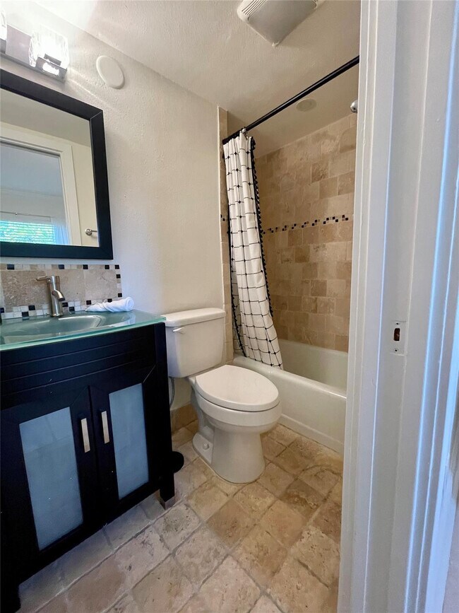 Building Photo - 2901 NE 51st St