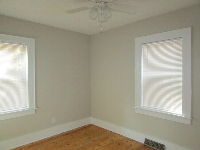 Building Photo - Cute 2 Bedroom Home available in Stanley!!
