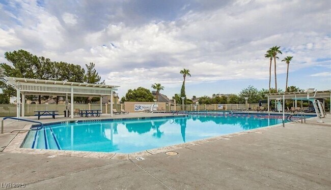 Building Photo - 2632 Ironside Dr