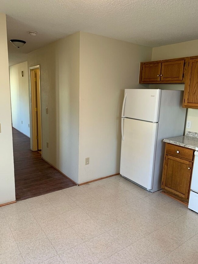 Building Photo - Great Two Story Home In Town