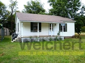 Building Photo - Cozy 2 Bed, 1 Bath Home
