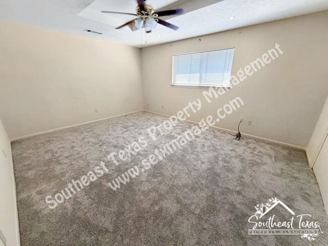 Building Photo - 6630 Lexington Dr