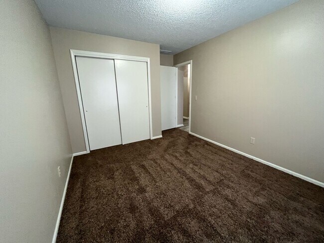 Building Photo - 5510 Columbine Ln