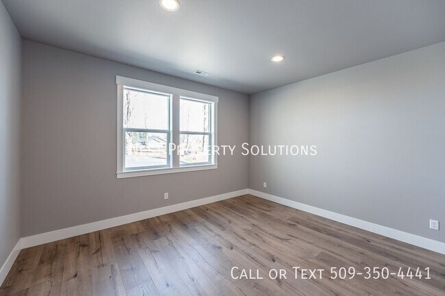 Building Photo - 1315 NE Nanto-A