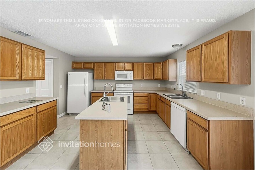 Building Photo - 1225 Howland Blvd