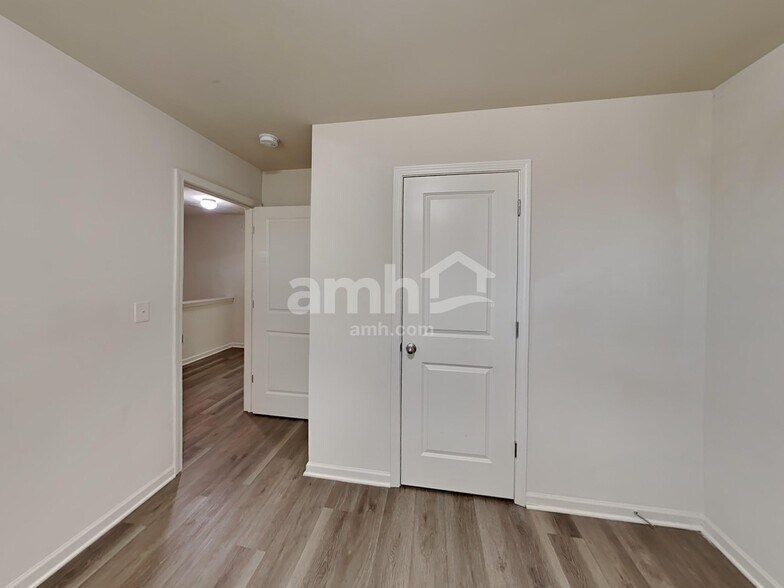 Building Photo - 4025 Clay Ct SE