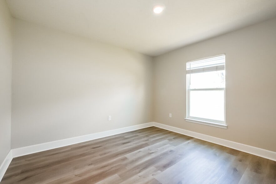 Building Photo - 7803 Sloewood Dr