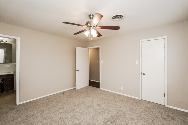 Building Photo - 6420 Valley Ridge Dr