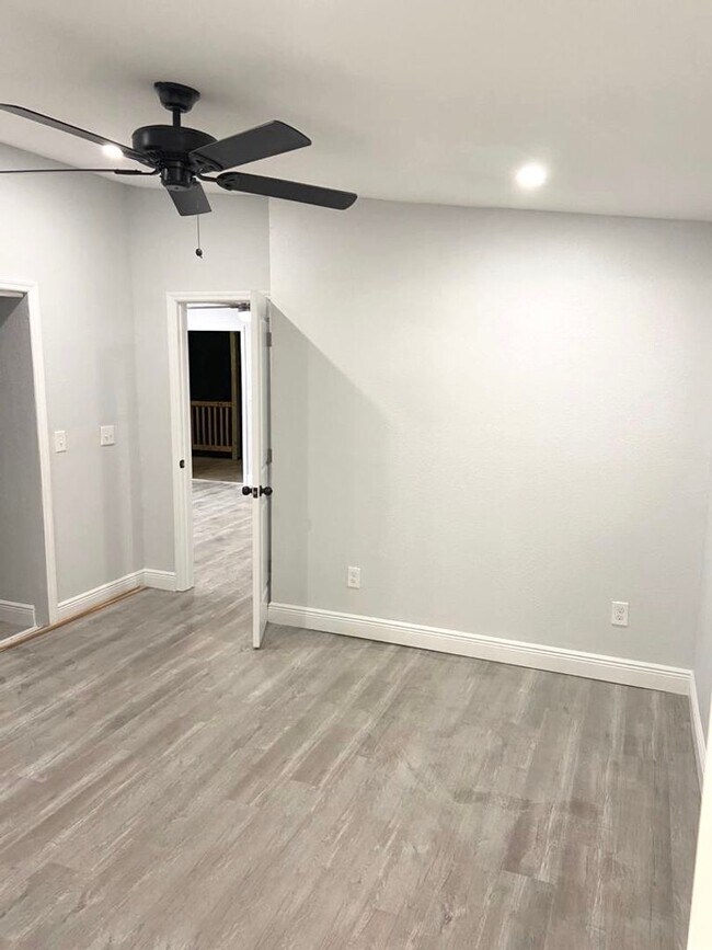 Building Photo - 4207 N 13th St