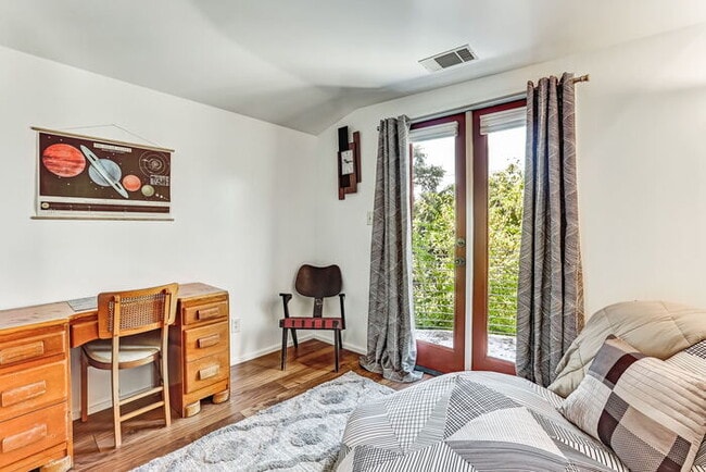 Building Photo - Design on Duffy