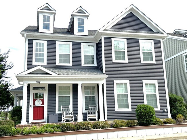 Building Photo - Marketing title- 4 bedroom/ 3 bathrooms- The Promenade at John Tyler