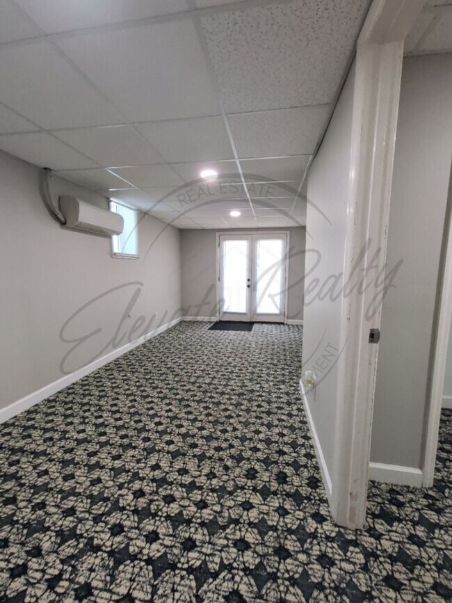 Building Photo - Cozy Garden Apartment in Donelson with a Spring Special!