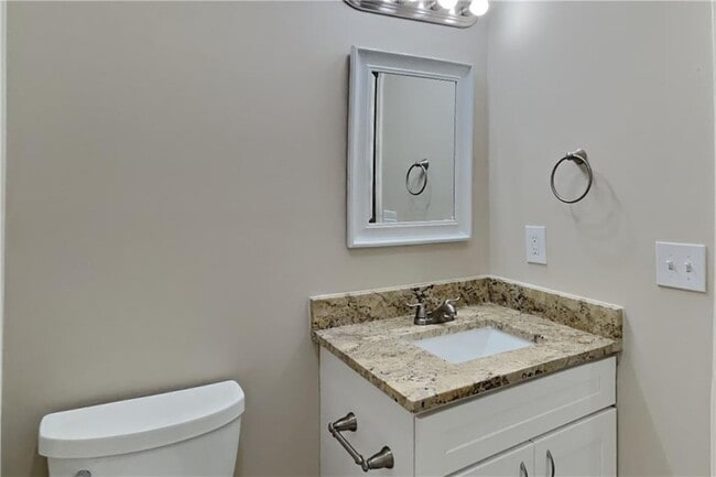 Building Photo - 5855 Shadewater Dr