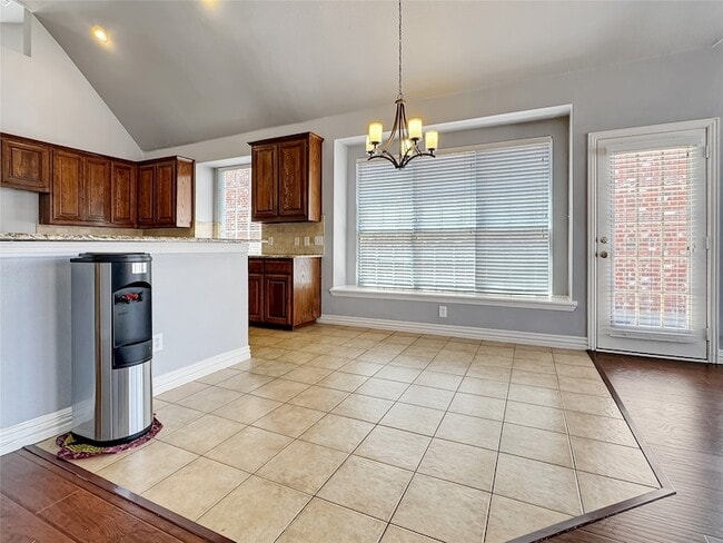 Building Photo - 5973 Country View Ln