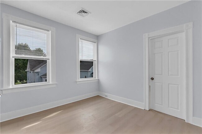 Building Photo - 131 Wendell St