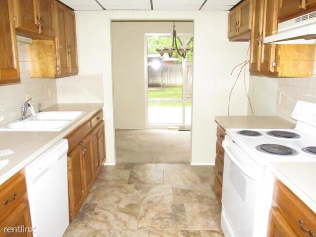 Building Photo - 3 br, 1 bath House - 3505 Fleetwood Drive