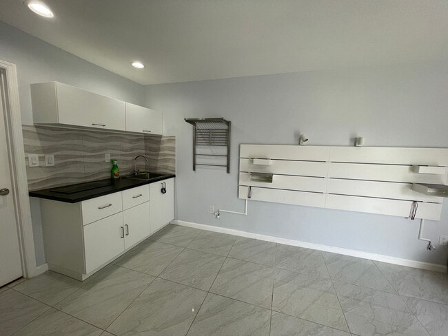 Building Photo - 547.5 Caribbean Dr