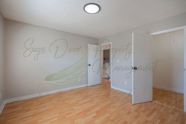 Building Photo - CHARMING TOWNHOME IN LEES SUMMIT!!