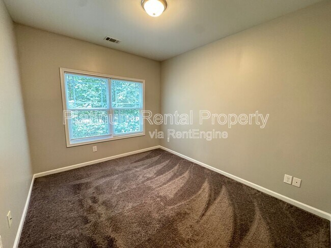 Building Photo - 1733 Brookside Lay Cir