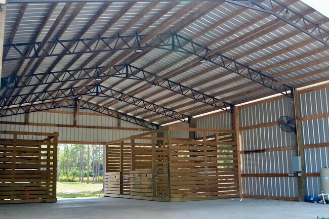 Building Photo - 16105 Temple Blvd