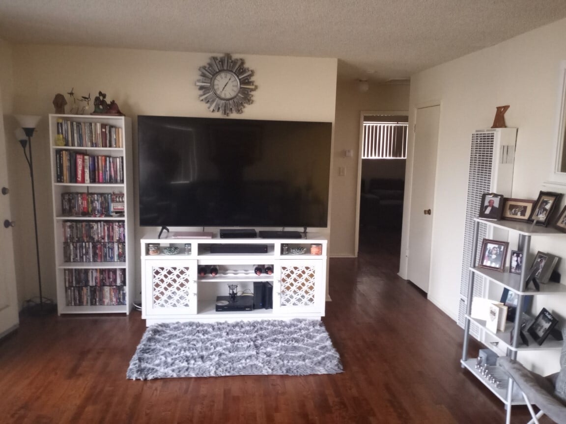 Living room - 4212 W 154th St
