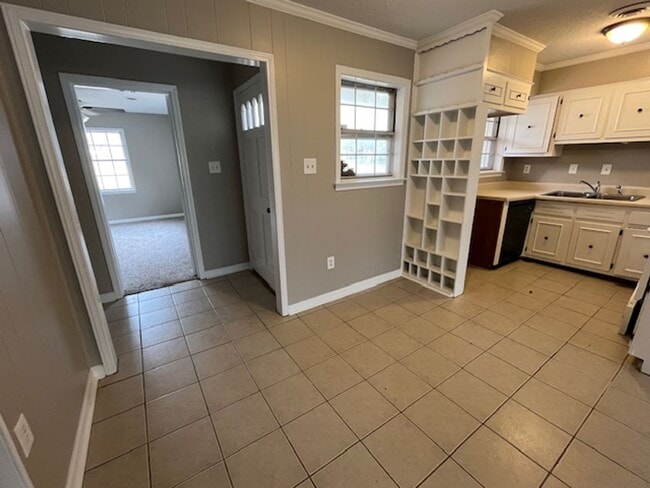 Building Photo - Renovated 4 Bedroom 2 Bath Home For Rent!