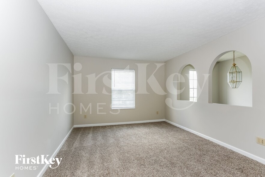 Building Photo - 81 Roxbury Dr