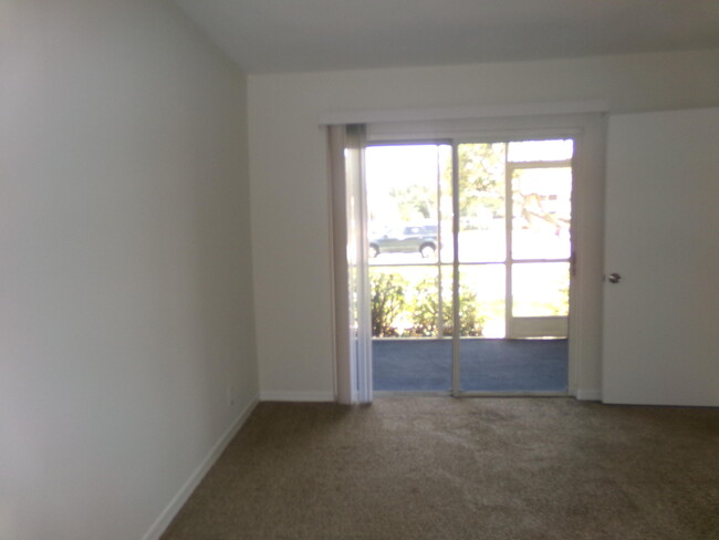 Building Photo - 1554 SE Royal Green Cir