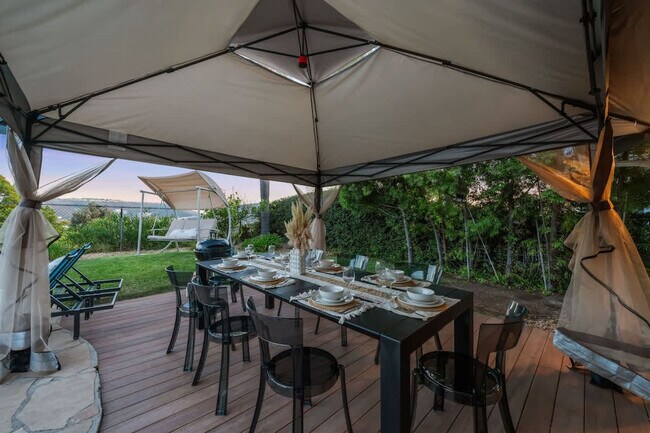 Building Photo - 9737 Benavente Pl