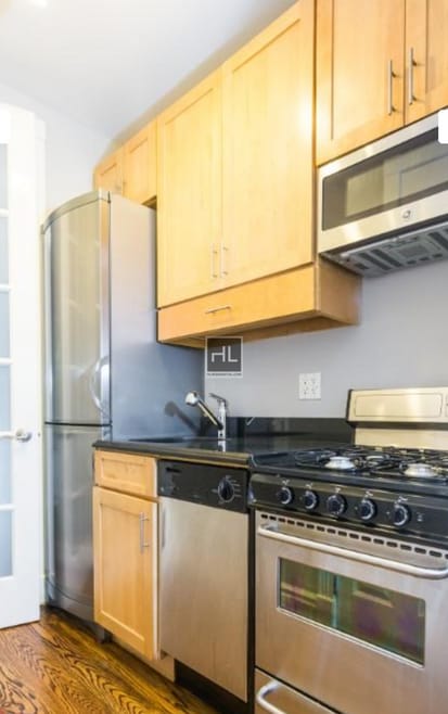 Building Photo - 345 E 5th St