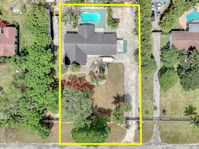 Building Photo - 26100 SW 192nd Ave