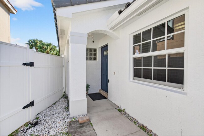 Building Photo - 7076 Middlebury Dr