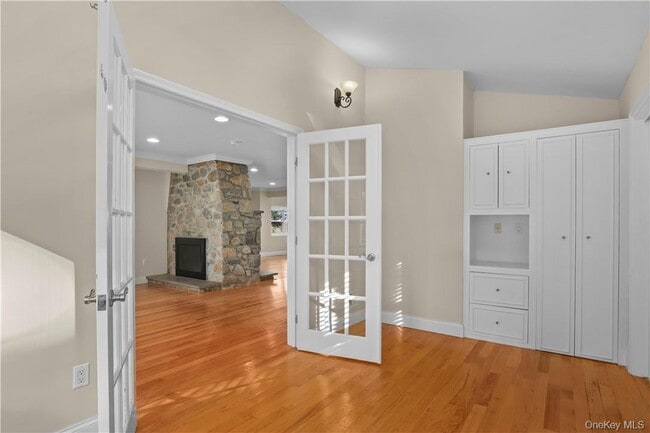 Building Photo - 33 Sycamore Rd