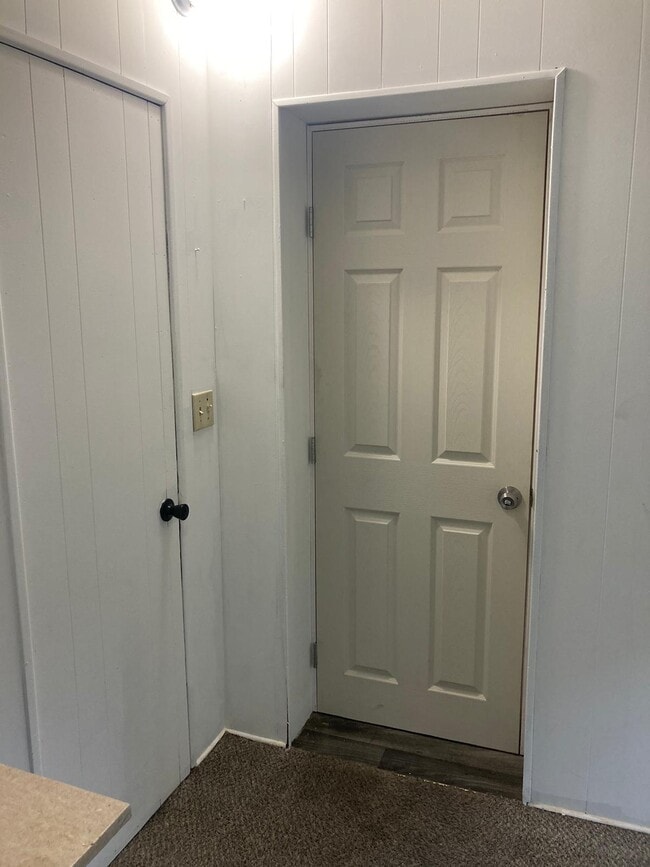 Building Photo - 244 N Vine St