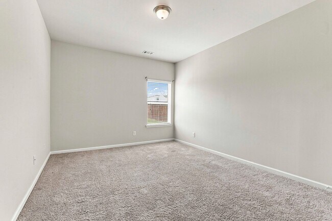 Building Photo - 636 Amrose Way