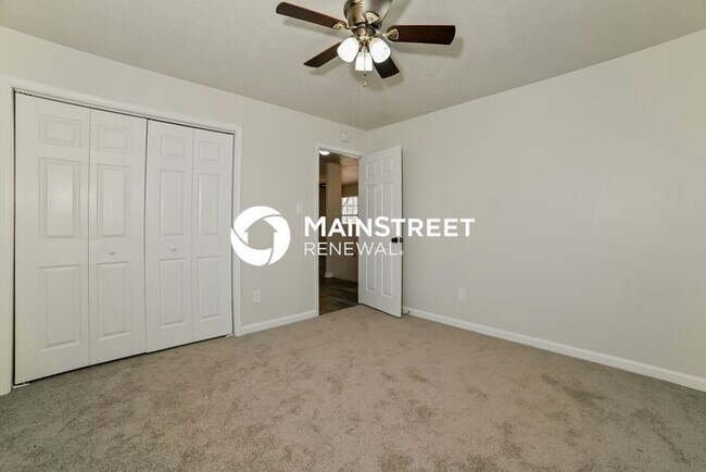 Building Photo - 3 Bedroom Pet-Friendly Home in KNOXVILLE, TN with Main Street Renewal