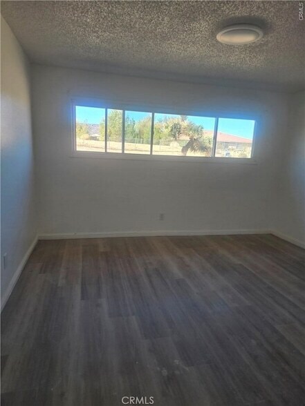 Building Photo - 11742 Jacaranda Ave