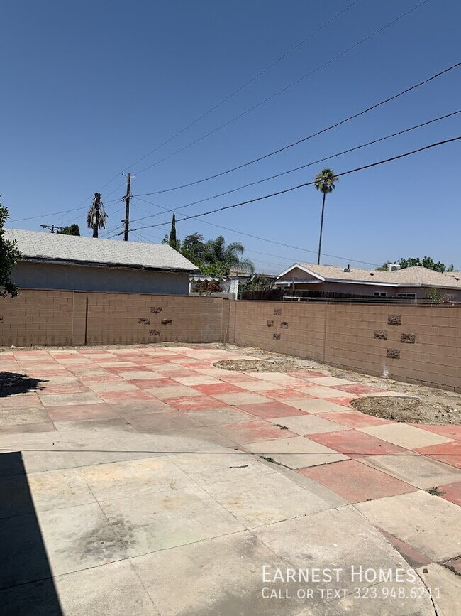 Building Photo - 8228 Laurelgrove Ave