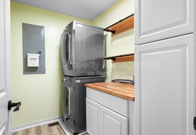 Building Photo - 5824 Silver Fox Ln