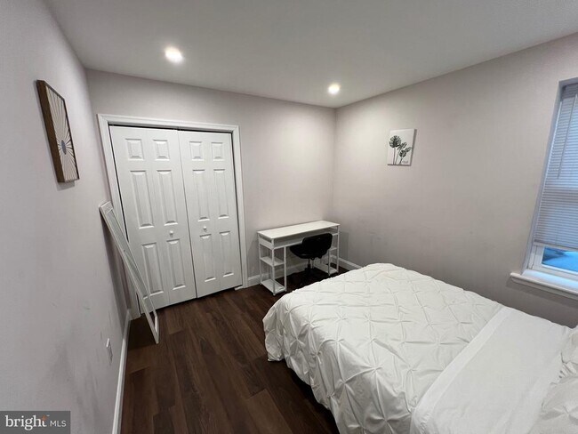 Building Photo - 1985 N 63rd St