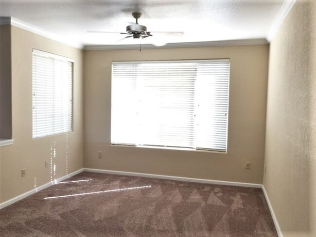 Building Photo - Spacious 1 Bedroom Condo in North Central Phoenix!