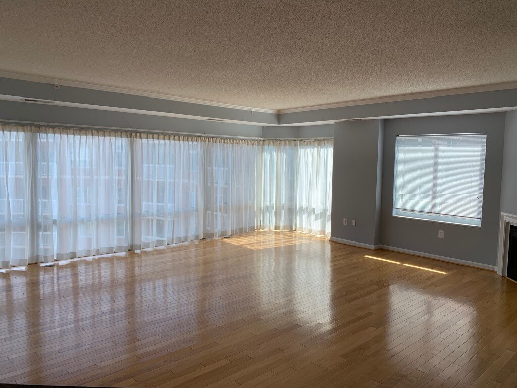 Building Photo - 3101 N Hampton Dr