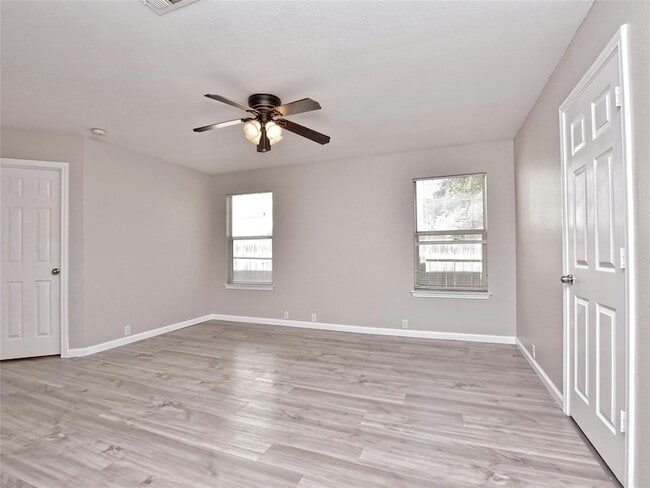 Building Photo - 2300 Amy Lynn Ln