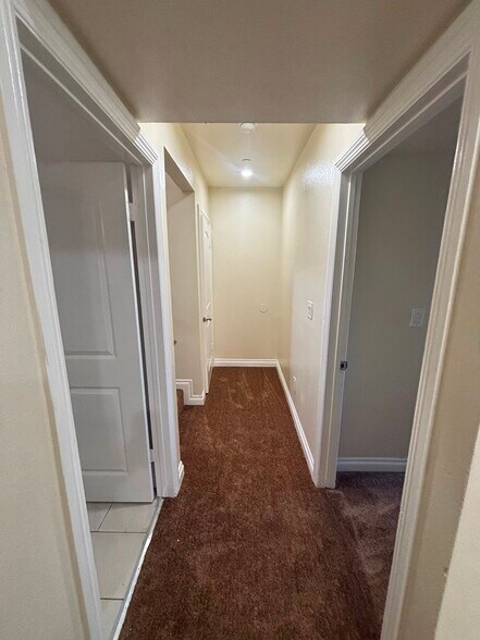 Building Photo - 156 E 67th St