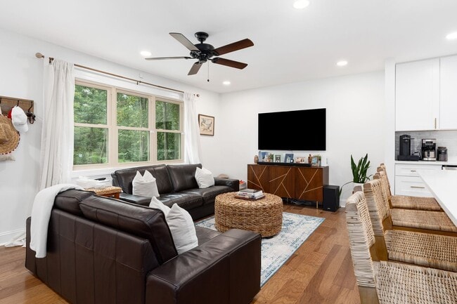 Building Photo - Home for rent in Homewood