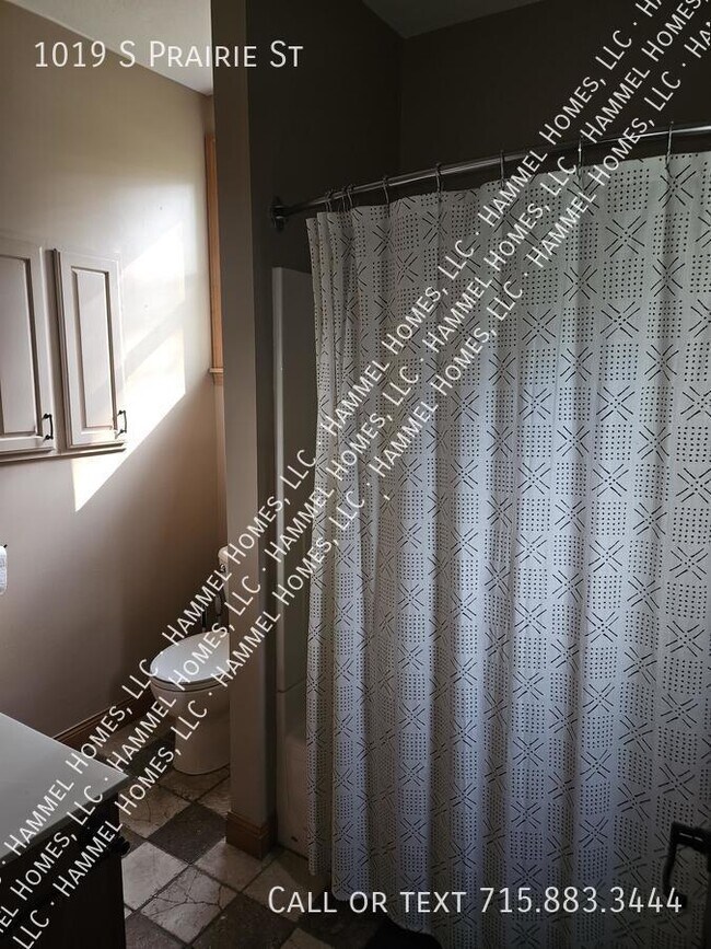 Building Photo - 1019 S Prairie St